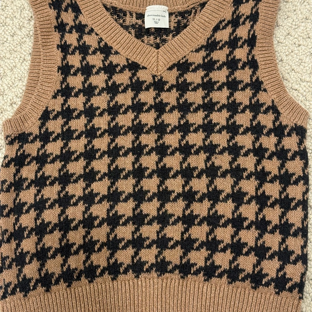 Abercrombie Kids Black and Brown Houndstooth Sweater Vest